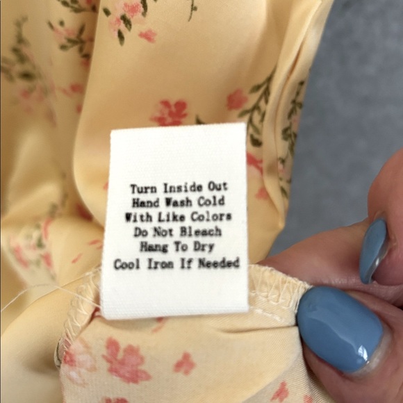 NWT Short Tulip Sleeve Floral Print V-Neck Satin Top 1X Yellow - Picture 12 of 13